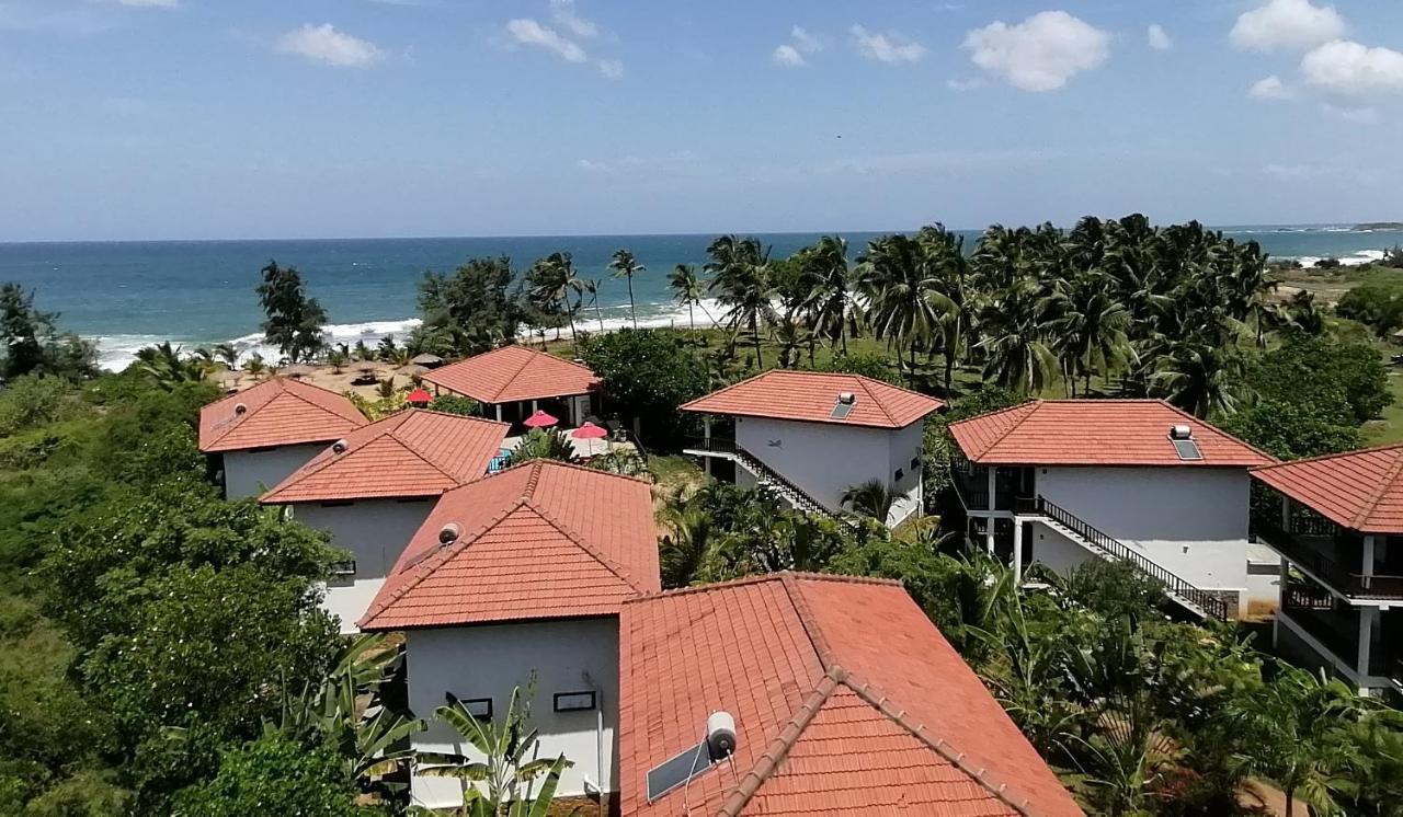 Ladja Beach Resort Ambalantota Esterno foto