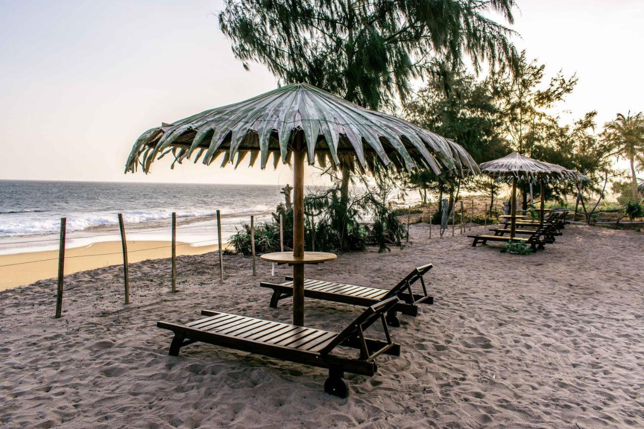 Ladja Beach Resort Ambalantota Esterno foto