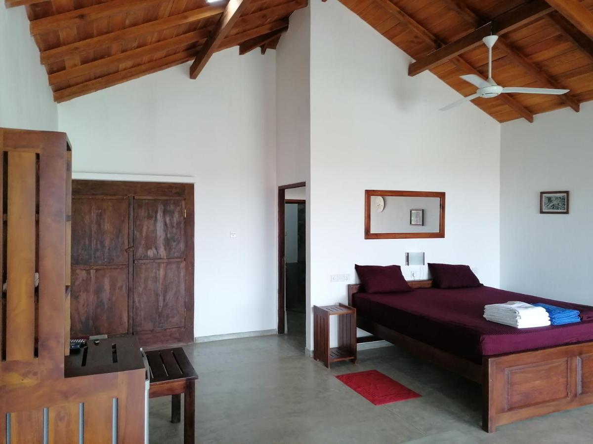 Ladja Beach Resort Ambalantota Esterno foto
